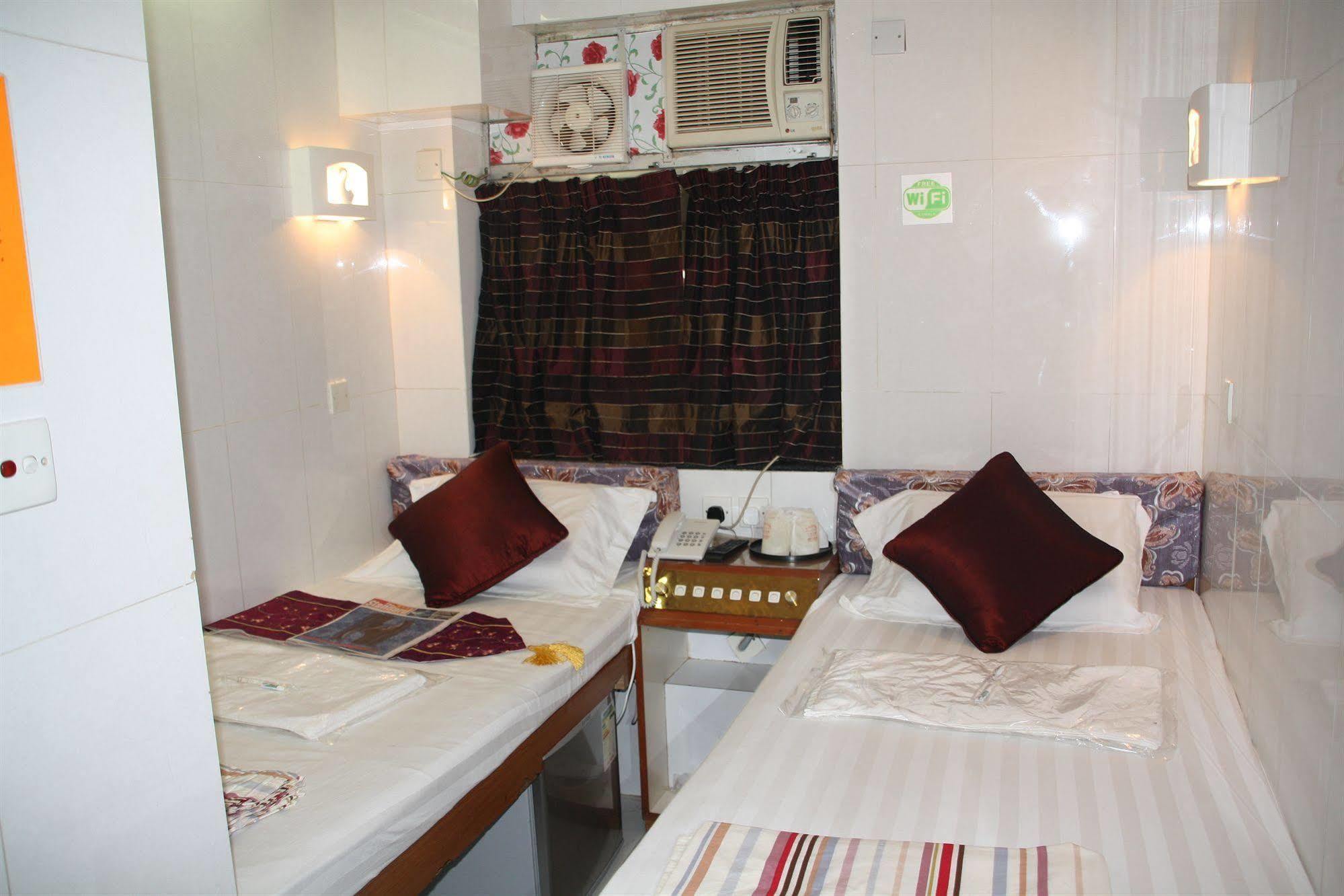 Kamal Traveller Hostel Hong Kong Exterior photo