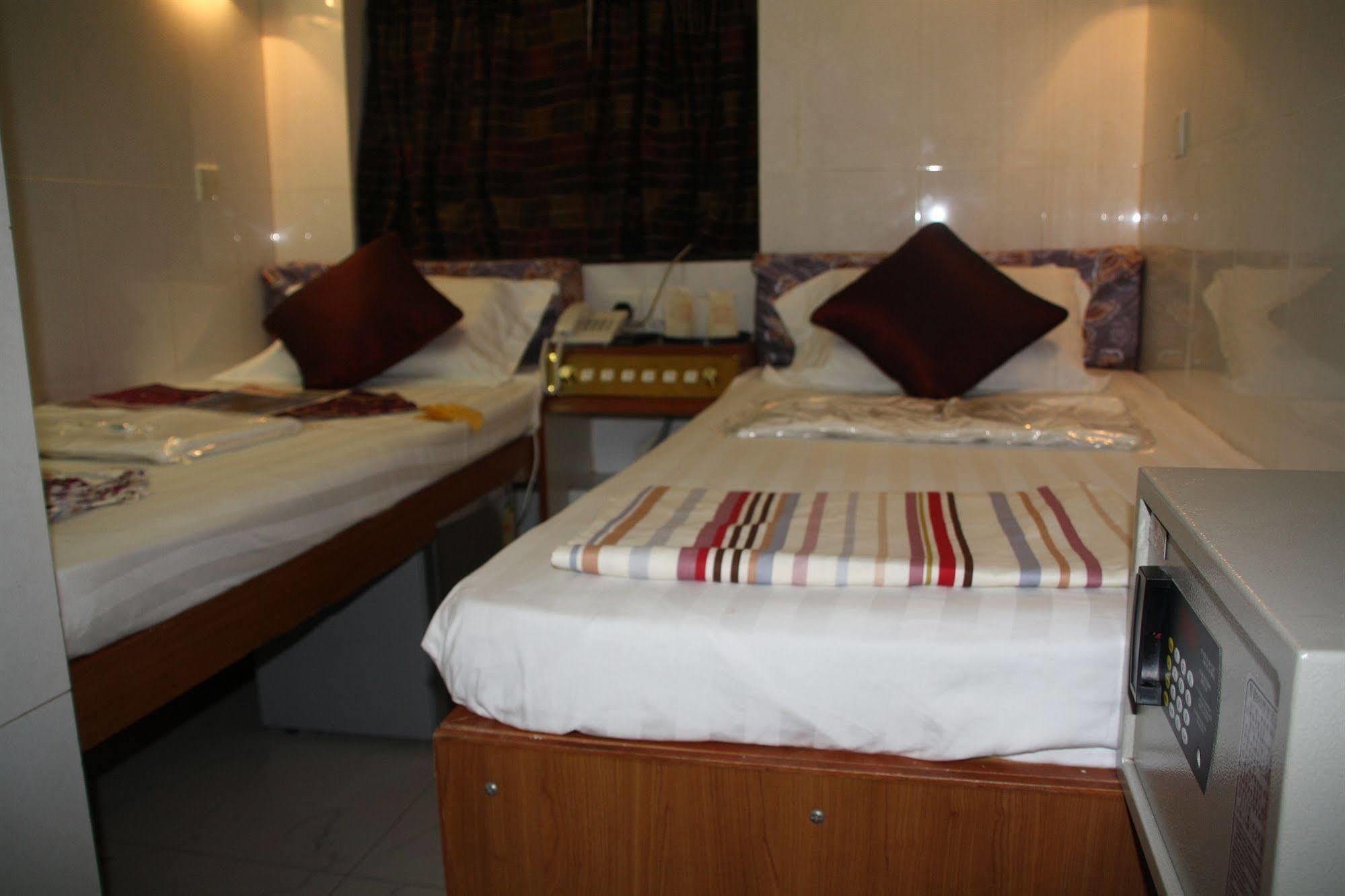 Kamal Traveller Hostel Hong Kong Exterior photo